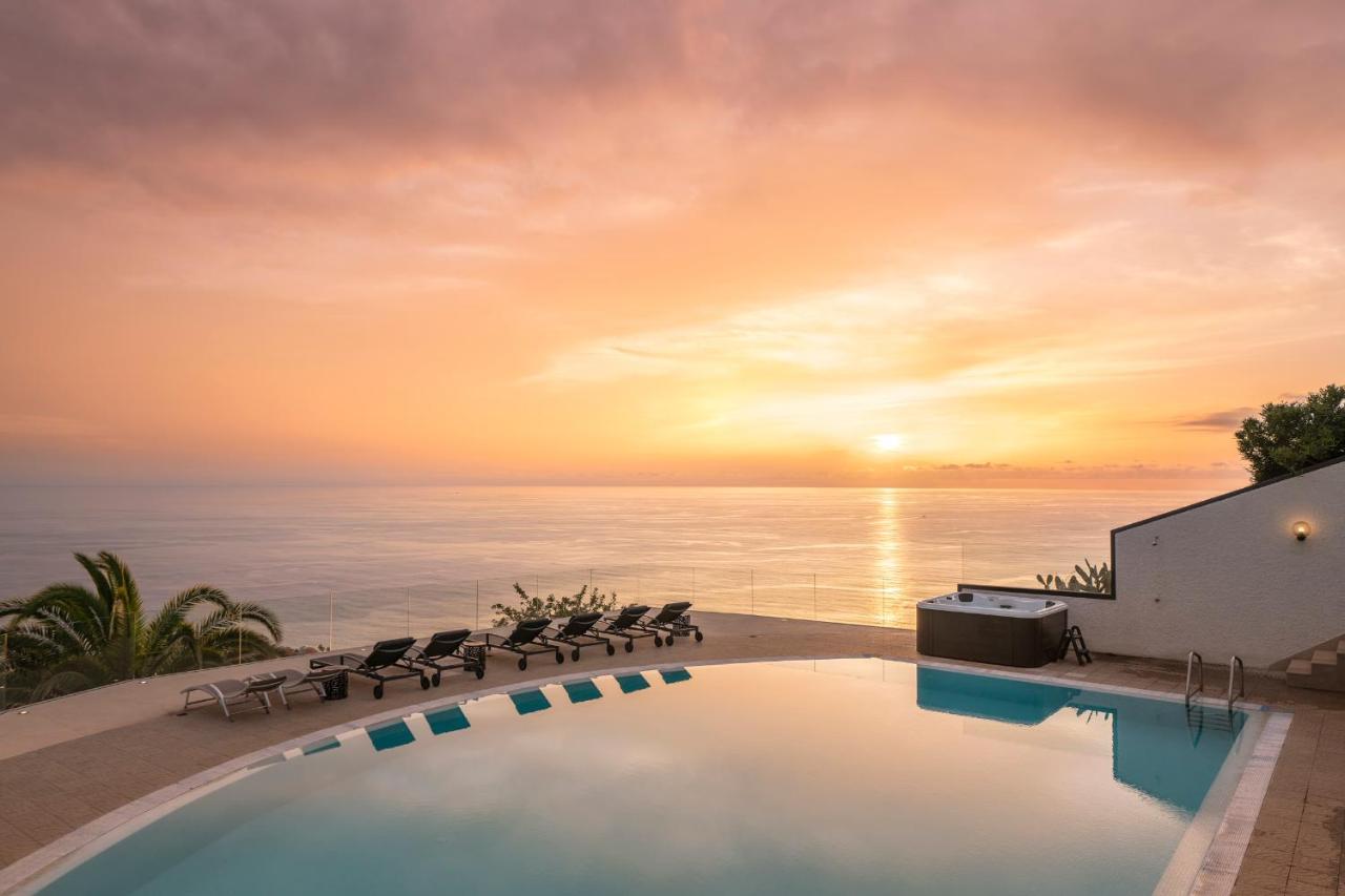 Sky Villa by Travel to Madeira Funchal  Esterno foto